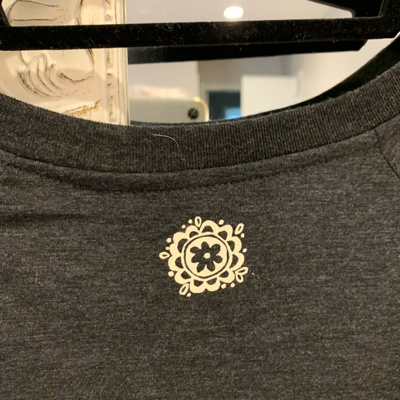 Fun Natural Life tshirt with silk screened words and flowers. Shirt runs small. - Picture 2 of 4